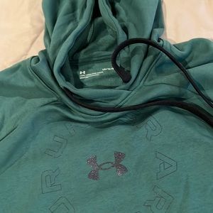 Under Armour Women’s Hoodie * Size Large * Great Condition!!